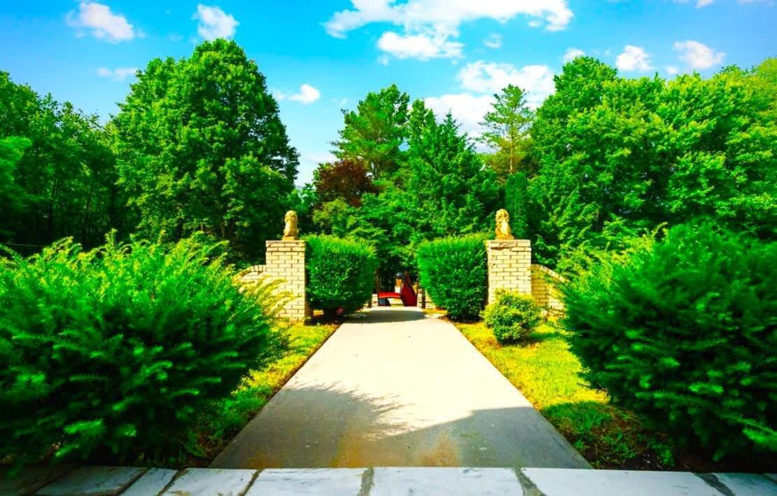 Вилла Gated Mansion - Basketball Court Movie Theater Views Big Stone Gap Экстерьер фото