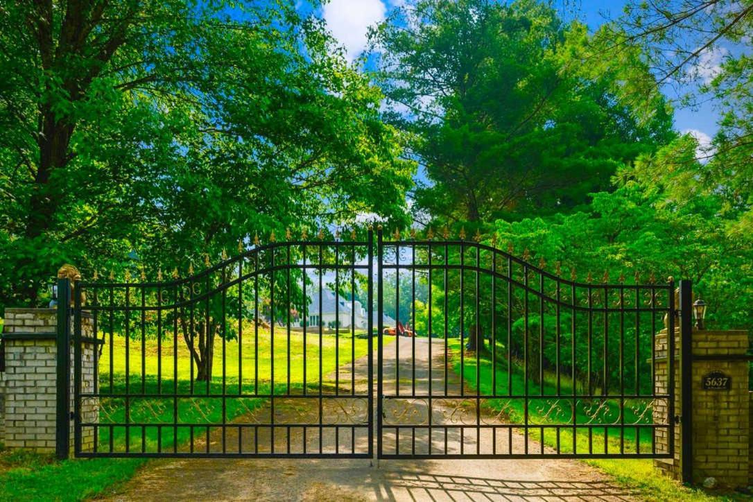 Вилла Gated Mansion - Basketball Court Movie Theater Views Big Stone Gap Экстерьер фото